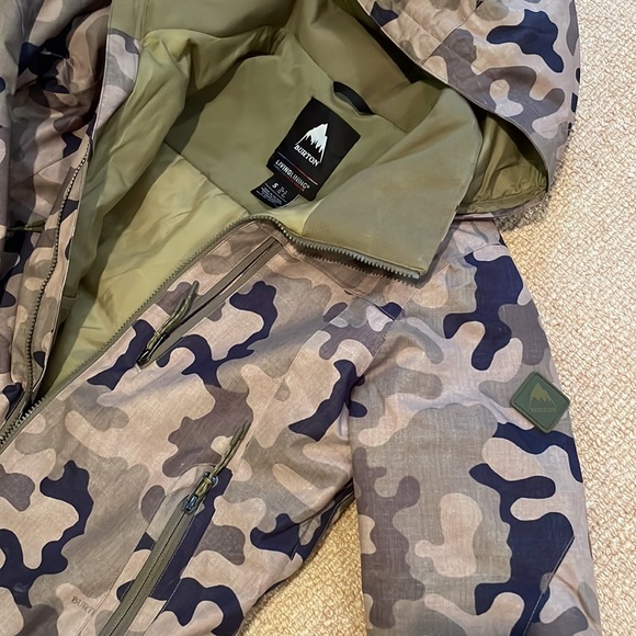 Burton Lelah Jacket Martini Olive Terra Camo. Never worn. - Picture 8 of 9